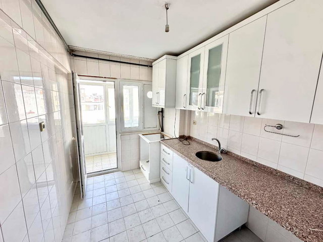 REMAX LEON I KONAK MAHALLESİ 'NDE CADDE MANZARALI KİRALIK 3+1