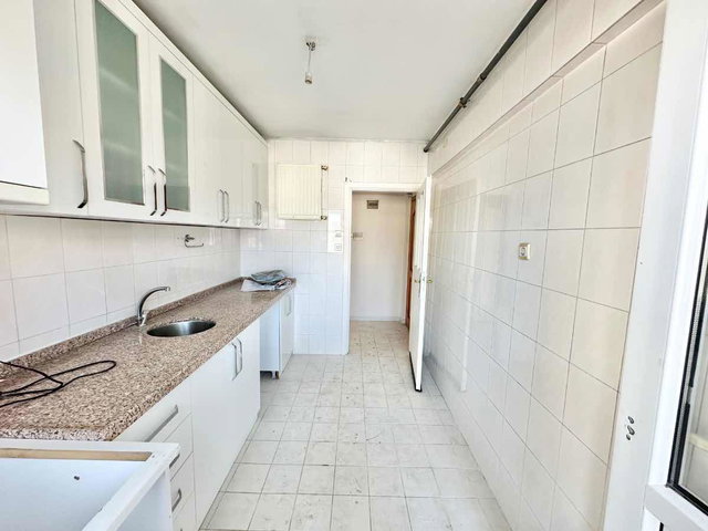 REMAX LEON I KONAK MAHALLESİ 'NDE CADDE MANZARALI KİRALIK 3+1