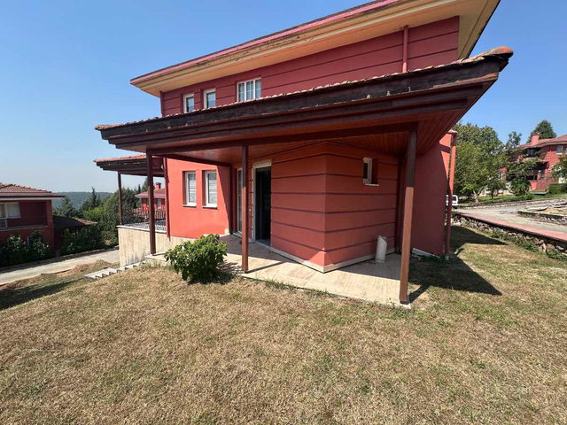 REMAX EFFECT AKMEŞE YOLU ÜZERI ÇAMLIK SITESI KIRALIK 4+1 VILLA