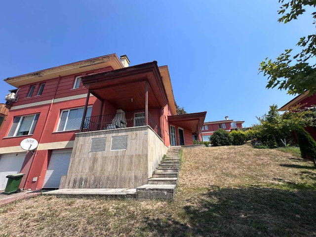 REMAX EFFECT AKMEŞE YOLU ÜZERI ÇAMLIK SITESI KIRALIK 4+1 VILLA