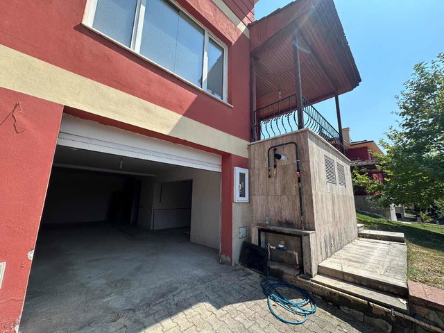 REMAX EFFECT AKMEŞE YOLU ÜZERI ÇAMLIK SITESI KIRALIK 4+1 VILLA