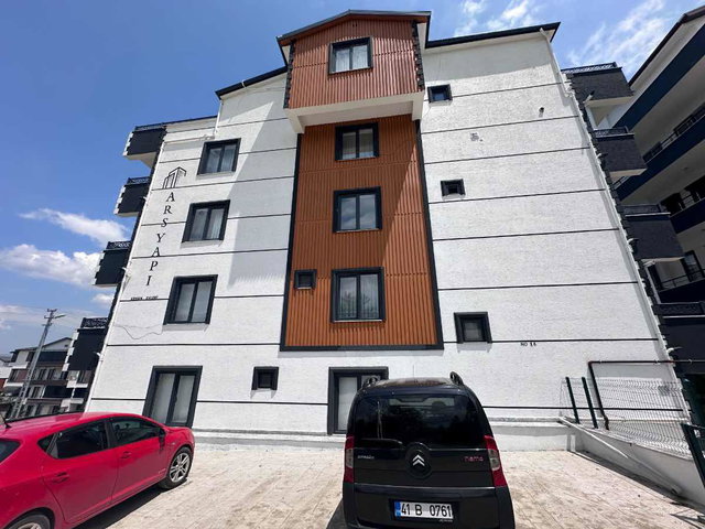GÖLCÜK YAZLIK 'TA SIFIR 4+1 BAHÇE DUBLEKS SATILIK DAİRE
