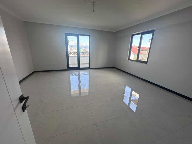 GÖLCÜK YAZLIK 'TA SIFIR 4+1 BAHÇE DUBLEKS SATILIK DAİRE