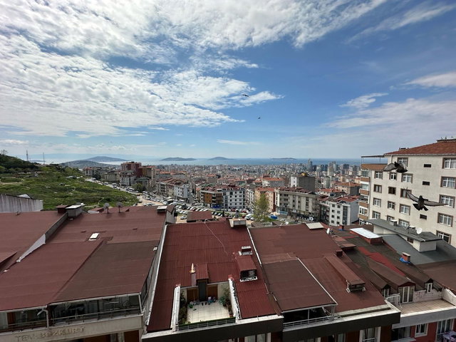 ZÜMRÜTEVLER DE DENİZ MANZARALI MERKEZİ KONUM DA SATILIK DAİRE