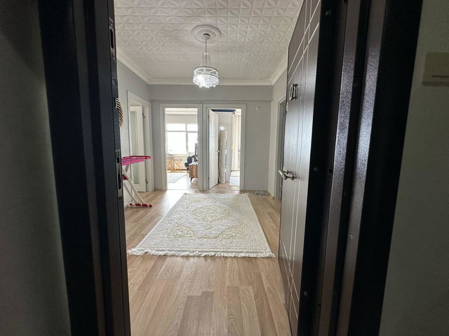 ZÜMRÜTEVLER DE DENİZ MANZARALI MERKEZİ KONUM DA SATILIK DAİRE