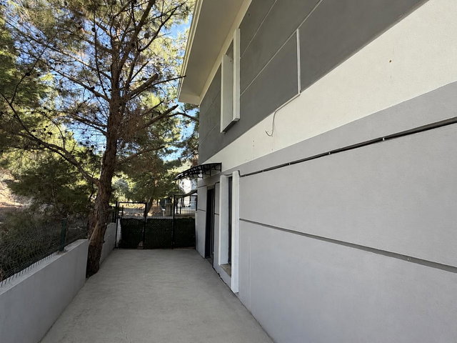 URLA KALABAKTA 238 M² ARSA İÇİNDE BAHÇELİ TAM MÜSTAKİL VİLLA
