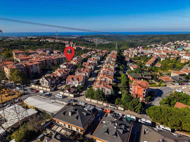 ZEKERİYAKÖY SATILIK HAVUZLU SİTE'DE 5+1 İKİZ VİLLA