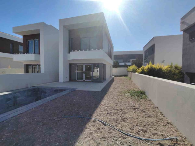 ÇEŞME YALI MAHALLESİNDE 4 ADET 3+1 SIFIR VİLLA