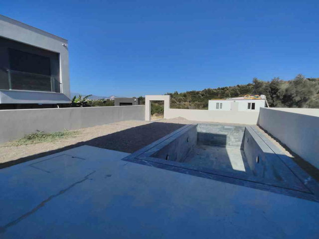 ÇEŞME YALI MAHALLESİNDE 4 ADET 3+1 SIFIR VİLLA
