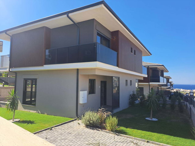 SEFERİHİSAR TEPECİK’TE SIFIR 3+1 İKİZ VİLLA | 2 BANYO, 3 WC, BALKON, DOĞALGAZ KOMBİ
