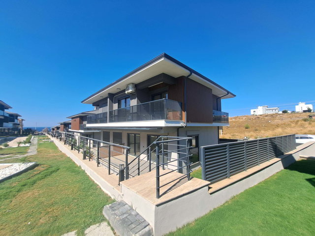 SEFERİHİSAR TEPECİK’TE SIFIR 3+1 İKİZ VİLLA | 2 BANYO, 3 WC, BALKON, DOĞALGAZ KOMBİ