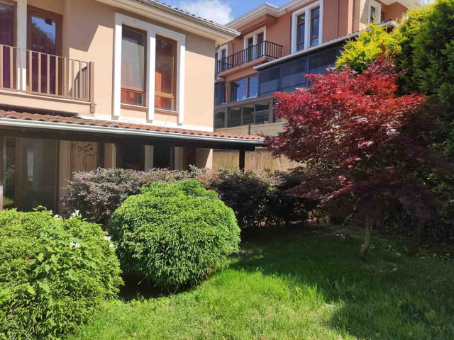 BAŞİSKELE DÖNGEL’DE ÜNİKENT KARŞIYAKA EVLERİ’NDE 510 M² BRÜT 4+1, 3 KATLI SATILIK VİLLA