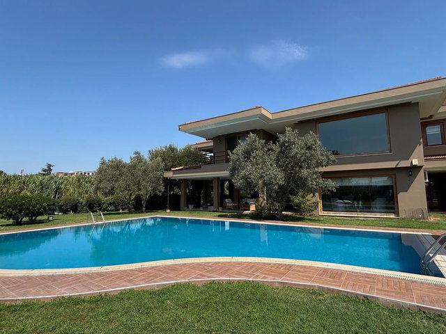 REMAX MID ERDEK ZEYTINLI'DE 650 M² LÜX 6+2 FIRSAT MALIKANE