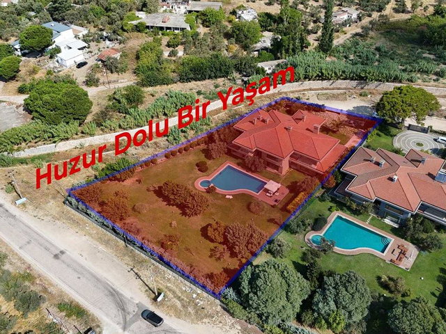 REMAX MID ERDEK ZEYTINLI'DE 650 M² LÜX 6+2 FIRSAT MALIKANE
