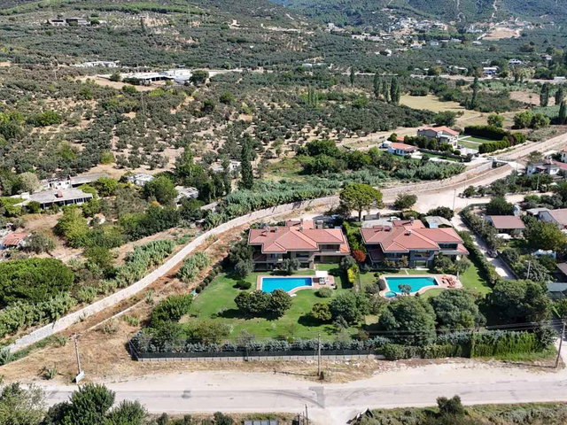 REMAX MID ERDEK ZEYTINLI'DE 650 M² LÜX 6+2 FIRSAT MALIKANE