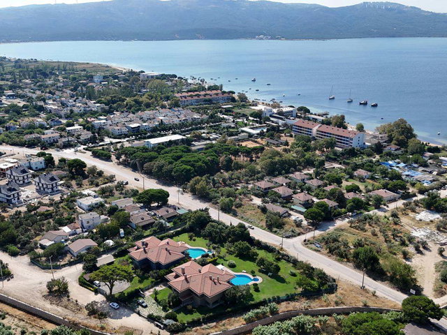 REMAX MID ERDEK ZEYTINLI'DE 650 M² LÜX 6+2 FIRSAT MALIKANE