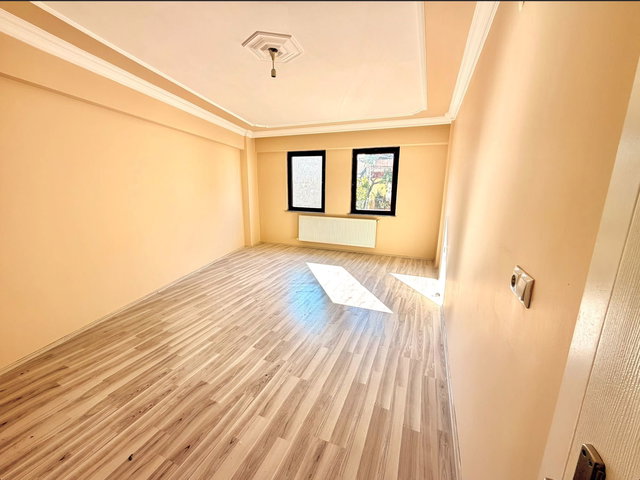 REMAX BEYAZ | GÜRSU İSTİKLAL MAHALLESİN'DE 3+1 DAİRE