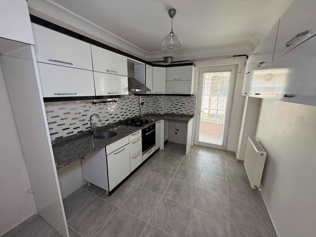 RE/MAX MOTTO BEŞKÖPRÜ'DE BAKIMLI 3+1 FIRSAT DAİRE!