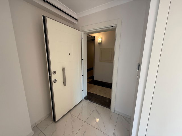 ACİBADEM CADDESINDE CADDE UZERİNDE BİNADA 3+1 KİRALIK DAİRE