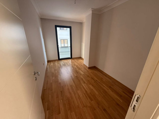 ACİBADEM CADDESINDE CADDE UZERİNDE BİNADA 3+1 KİRALIK DAİRE