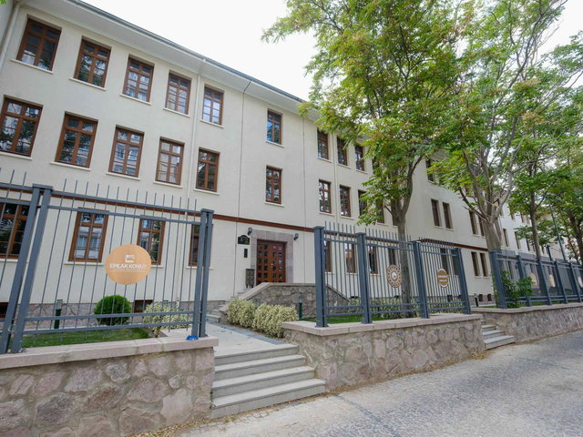 KIZILAY TARİHİ SARAÇOĞLU MAH. KONUT VE OFİS KULLANIMINA UYGUN 3+1 E.BAN. DAİRE