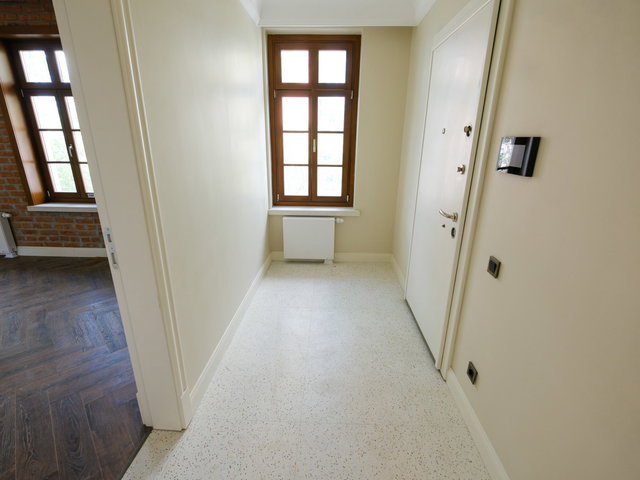 KIZILAY TARİHİ SARAÇOĞLU MAH. KONUT VE OFİS KULLANIMINA UYGUN 3+1 E.BAN. DAİRE