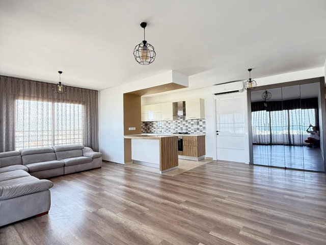 GIRNE MERKEZDE DENİZ MANZARALI SATILIK 3+1 DAIRE