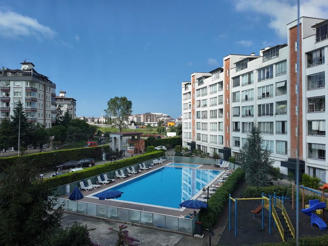 ATEŞ PALMİYE SİTESİ’NDE HAVUZ MANZARALI 3+1!