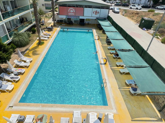 ALTINKUM'DA SITE IÇERISINDE HAVUZLU 2+1 DAIRE