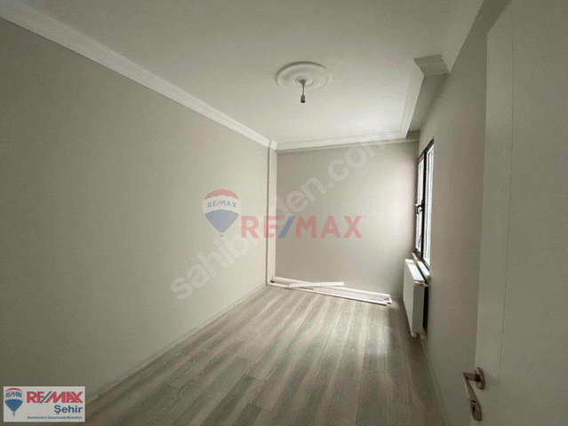 YALOVA ALTINOVA BELEDİYE ARKASINDA KİRALIK 3+1 DAİRE