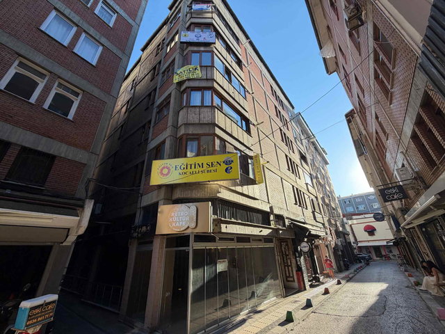 İZMİT YENİ CUMA'DA ASANSÖRLÜ KİRALIK ARAKAT DAİRE