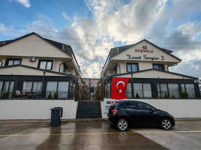 REMAX MAVİ GÜVENCESİYLE ​MAVİLİKLERE UYANIN! KOCAALİ SARAYLARI 2'DE DENİZE SIFIR FIRSAT VİLLA!