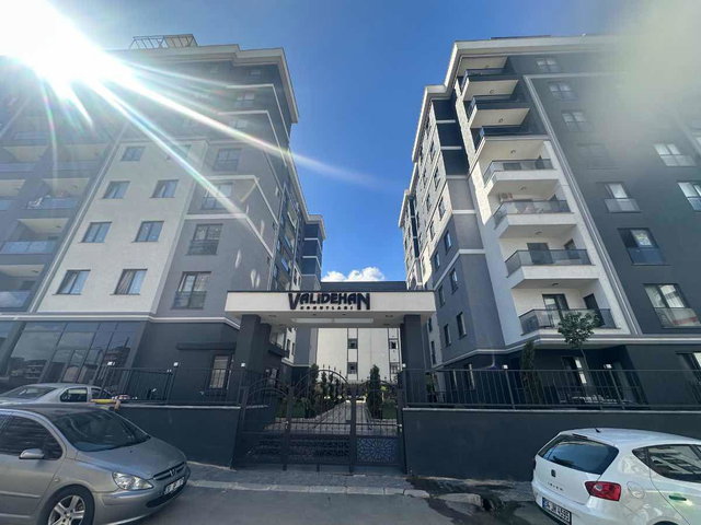VALIDEHAN KONAKLARI’NDA SITE İÇINDE  3+1  EBEVEYN BANYOLU  GENIŞ PEYZAJLI AILE SITESI