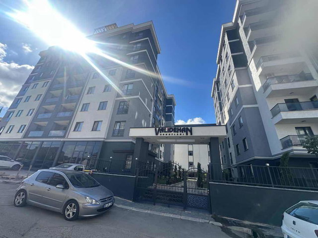 VALIDEHAN KONAKLARI’NDA SITE İÇINDE  3+1  EBEVEYN BANYOLU  GENIŞ PEYZAJLI AILE SITESI