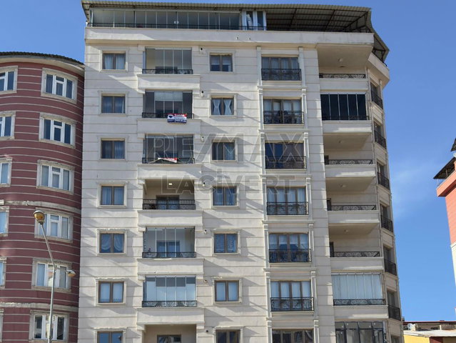 RE/MAX LACİVERT'TEN ŞEHİR MERKEZİN'DE SATILIK 3+1 DAİRE