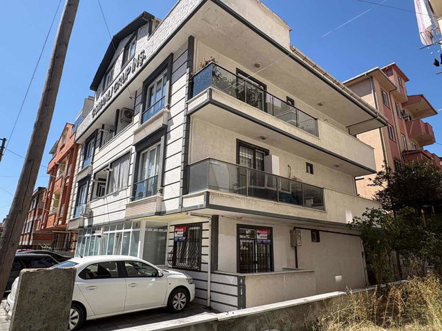 ÇAYIROVA,CUMARTESİ PAZARI KARŞISINDA 2+1 SATILIK DAİRE