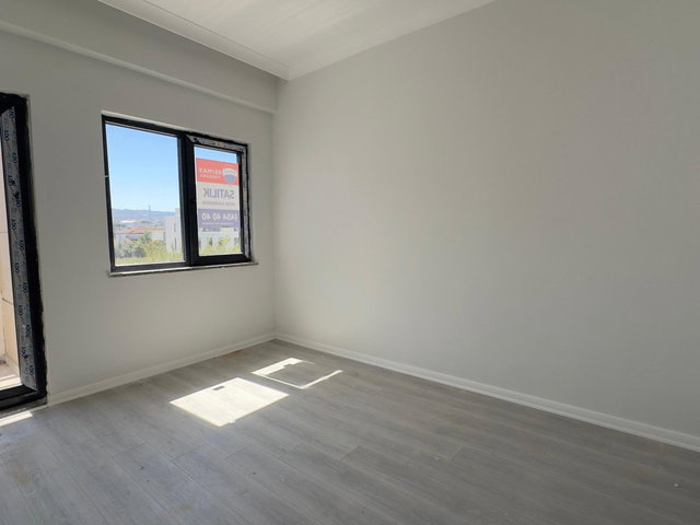 REMAX KANYON ALTINOVA CUMHURİYETTE SATILIK 1+1 AYRI MUTFAKLI