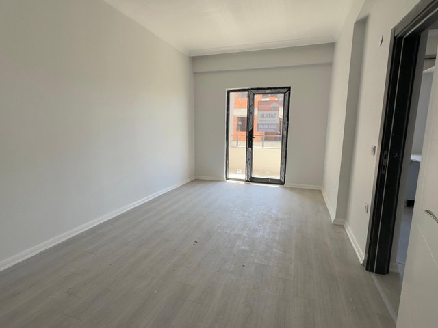 REMAX KANYON ALTINOVA CUMHURİYETTE SATILIK 1+1 AYRI MUTFAKLI