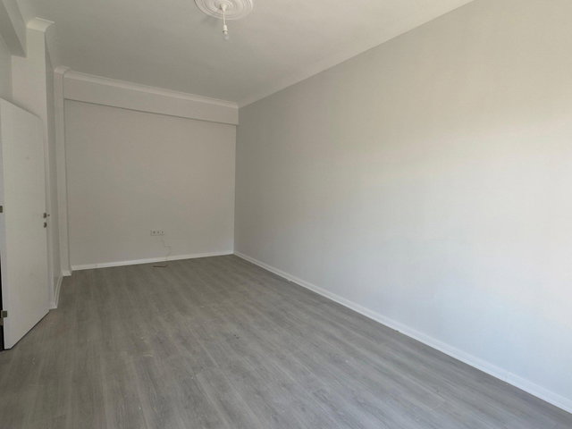 REMAX KANYON ALTINOVA CUMHURİYETTE SATILIK 1+1 AYRI MUTFAKLI