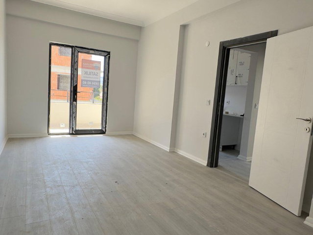 REMAX KANYON ALTINOVA CUMHURİYETTE SATILIK 1+1 AYRI MUTFAKLI