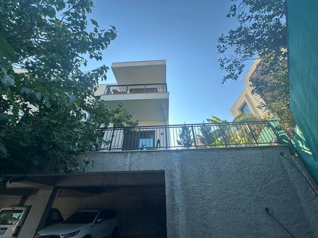 BODRUM BARDAKÇI DA KİRALIK  1+1 BAHÇE KATI  DAİRE