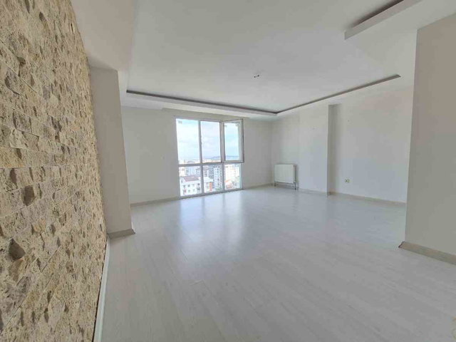 PENDIK GÜLLÜBAĞLAR'DA ÖNÜ AÇIK BOŞ 2+1 SATILIK DAIRE