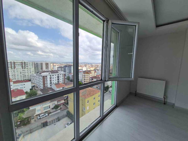 PENDIK GÜLLÜBAĞLAR'DA ÖNÜ AÇIK BOŞ 2+1 SATILIK DAIRE