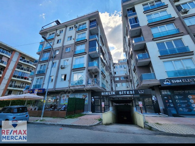 TUZLA EVLIYACELEBI MAHALLESINDE SITE ICERISINDE  4,5+1 SATILIK  DUBLEX
