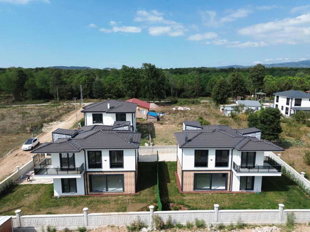 REMAX METROPOLITAN'DAN HENDEK'TE LÜKS VILLA!!