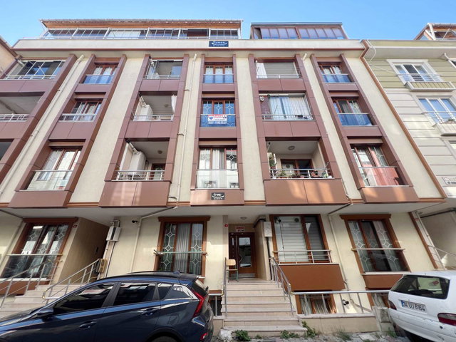ÇEKMEKÖY METROYA YÜRÜME MESAFESİNDE İSKÂNLI • ARA KAT • NET 71 M² • BOŞ 2+1 DAİRE
