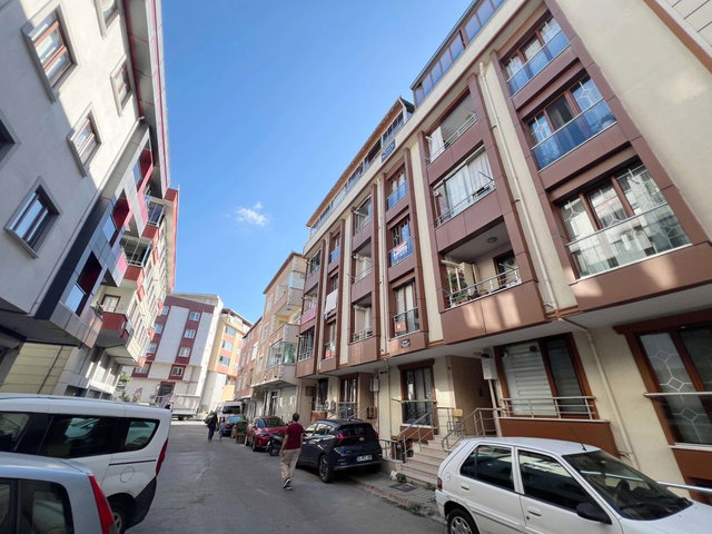 ÇEKMEKÖY METROYA YÜRÜME MESAFESİNDE İSKÂNLI • ARA KAT • NET 71 M² • BOŞ 2+1 DAİRE