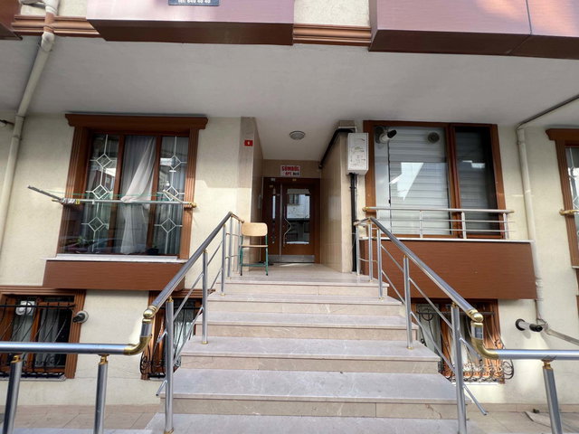 ÇEKMEKÖY METROYA YÜRÜME MESAFESİNDE İSKÂNLI • ARA KAT • NET 71 M² • BOŞ 2+1 DAİRE