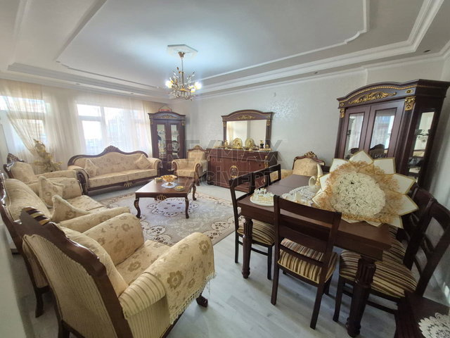 RE/MAX LACİVERT'TEN YILDIZKENT'TE SATILIK 3+1 DAİRE