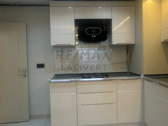 RE/MAX LACİVERT'TEN TOROL İNŞAAT'TA SATILIK 3+1 DAİRE